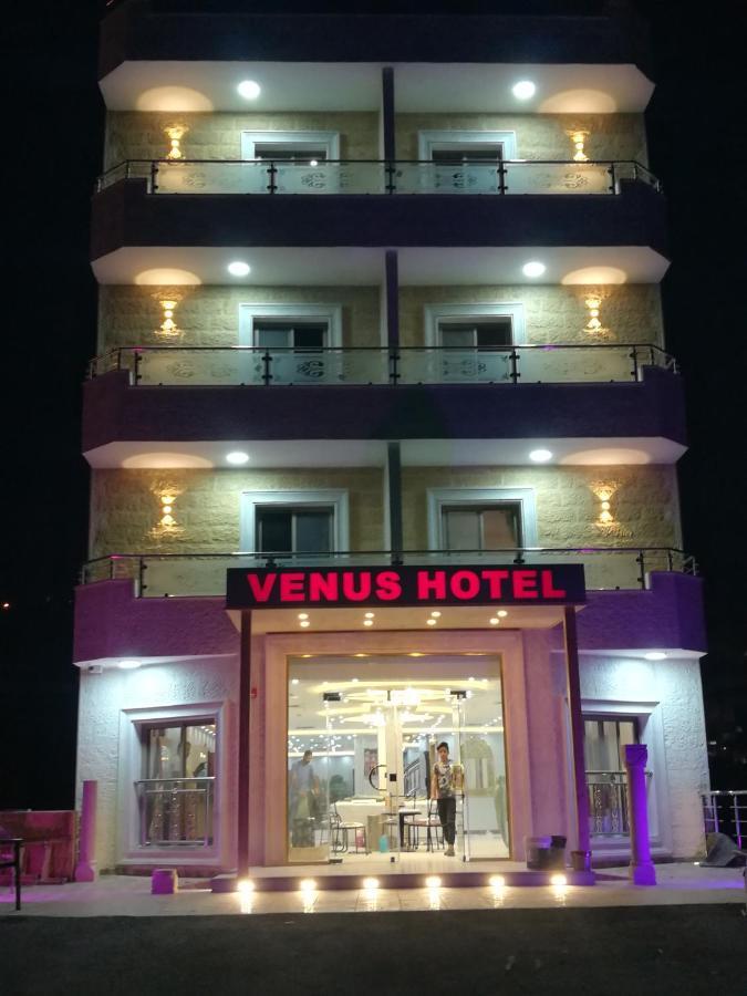 Venus Hotel Вади Муса Екстериор снимка